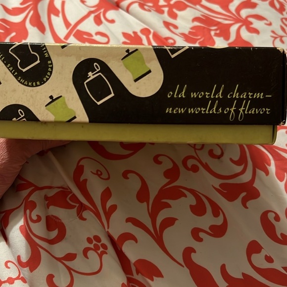 Olde Thompson Pepper Mill & Salt Shaker - Picture 8 of 9